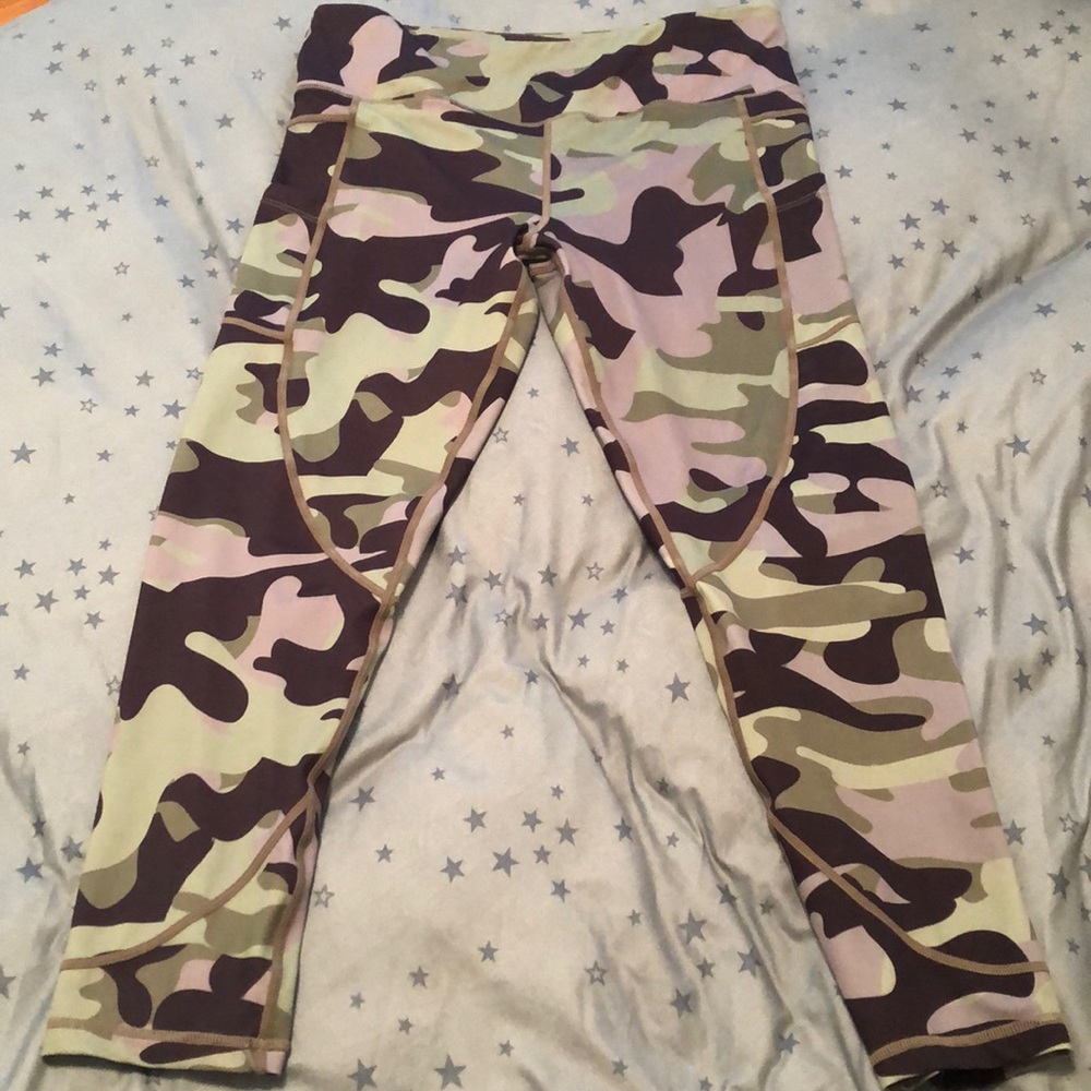 Zyia Camo Light & Tight Leggings - 14-16